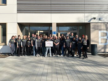 Gruppenbild tandem EFÖB-TEam nach Scheckübergabe