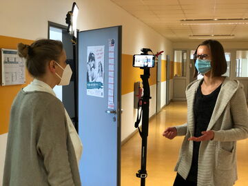 RBB-Reportage in der Konrad-Wachsmann-Schule, Interview mit Schulsozialarbeiterin