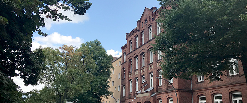 Schulbezogene Sozialarbeit an der Konrad-Agahd-Schule, „Anerkannte Modellschule für PC- und Onlinekompetenz“, Berlin Neukölln,Schulgebäude